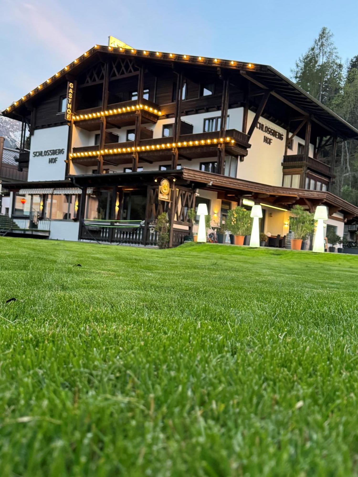 Gasthof Schlossberghof Lienz Exteriör bild